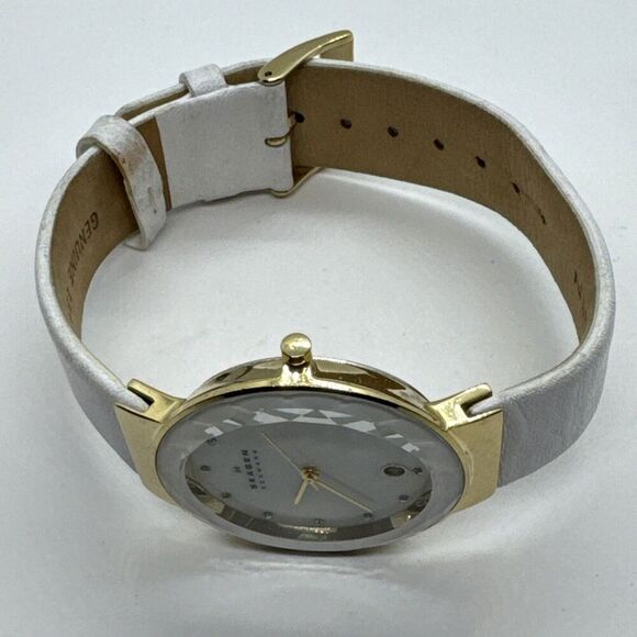 Skagen SKW2033 Women\'s White Leather Analog Mother of Pearl Dial Watch JNA577 main image 4